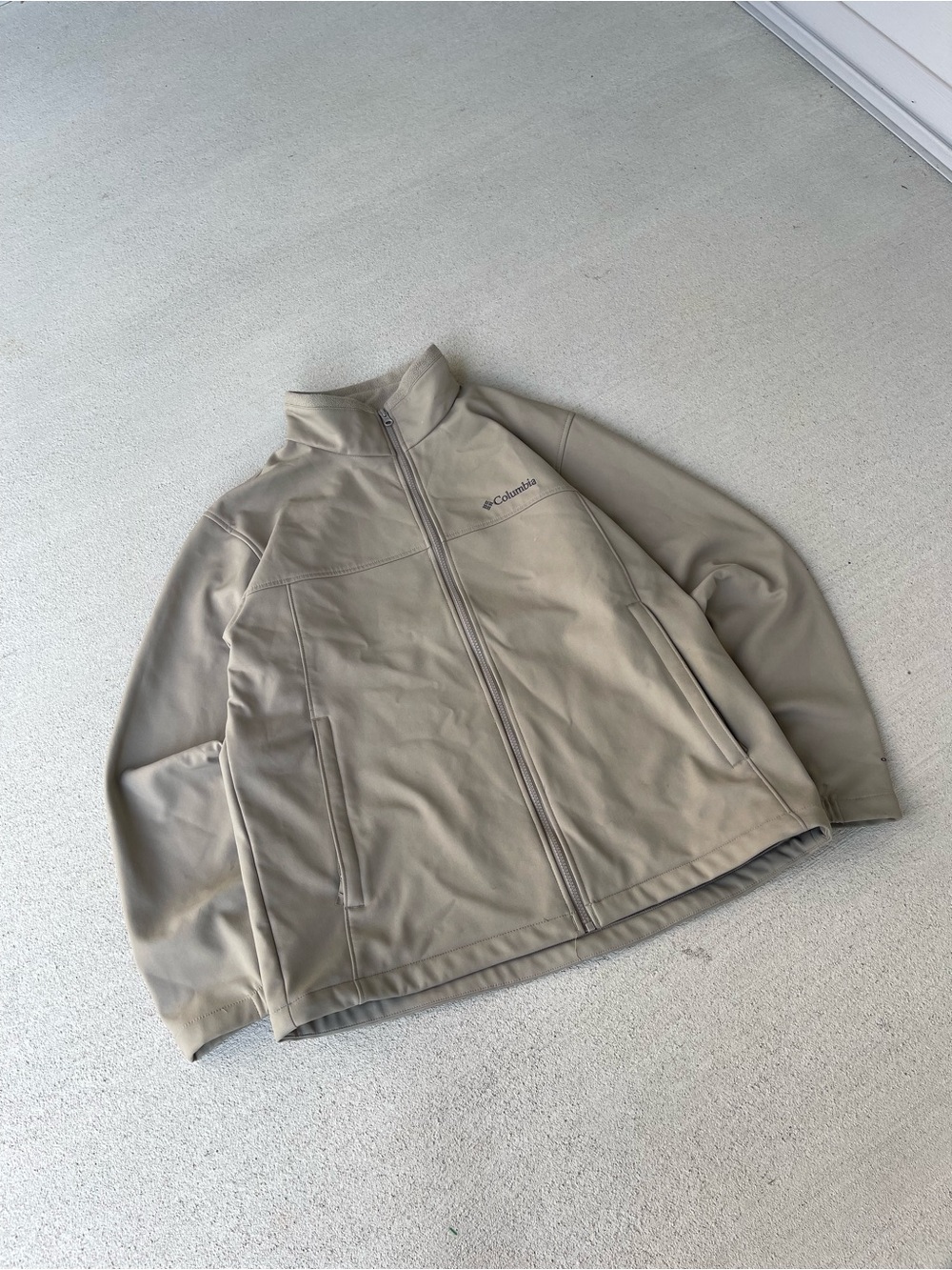 Columbia Men's Beige Lightweight Softshell Jacket - Full Zip
